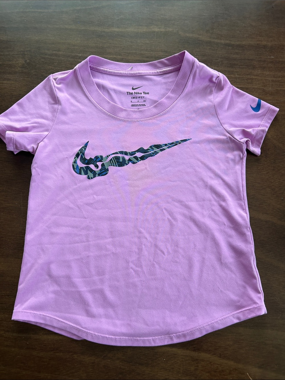 Nike Girls' Light Purple Short Sleeve Tee with Blue-Green Patterned Swoosh